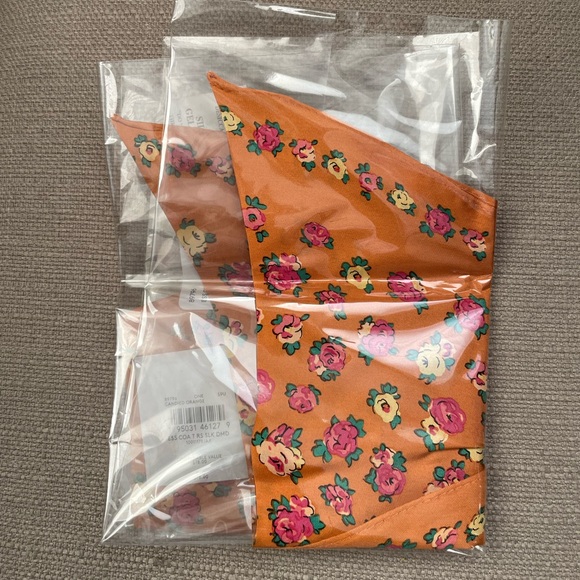COACH ESSENTIAL TEA ROSE SILK DIAMOND SCARF IN CANDIED ORANGE - Picture 3 of 6